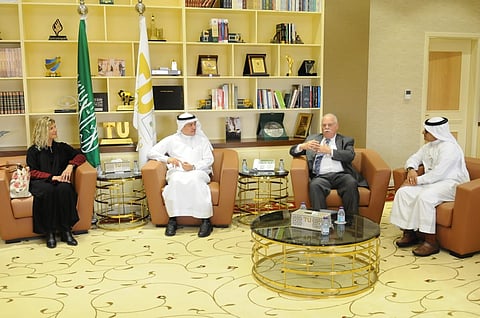 "زمان" يناقش مع وفد جامعة جورج واشنطن تنفيذ الخدمات الاستشارية