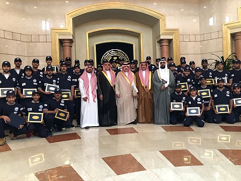 محافظ جدة يكرّم 116 خريجًا من المعهد العالي للتقنيات الورقية