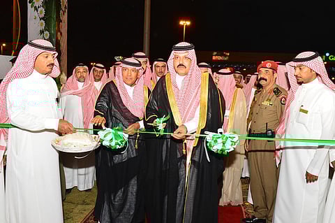 أمير حائل يدشن لوحة أداء المشهد الحضري بالأمانة خلال معرض البيئة السابع