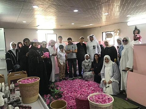 "الورد والملة الطائفية" تجذب أهل الكويت في عروس المصائف