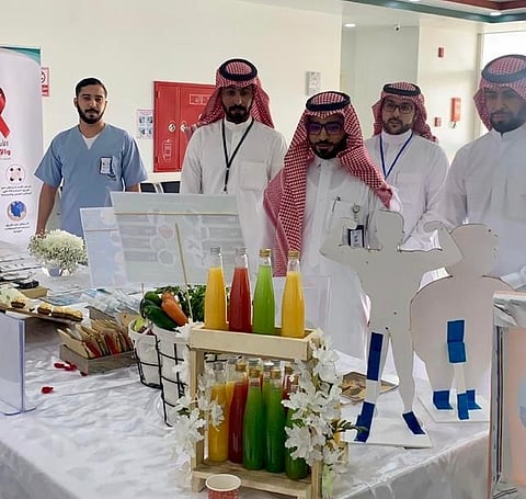 "مستشفى ظلم" يحتفل بـ"يوم الصحة العالمي".. ويعرّف الزوّار بـ"خدماته"