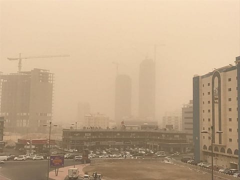 "الأرصاد" تنبّه جدة: رياح مثيرة للأتربة والغبار