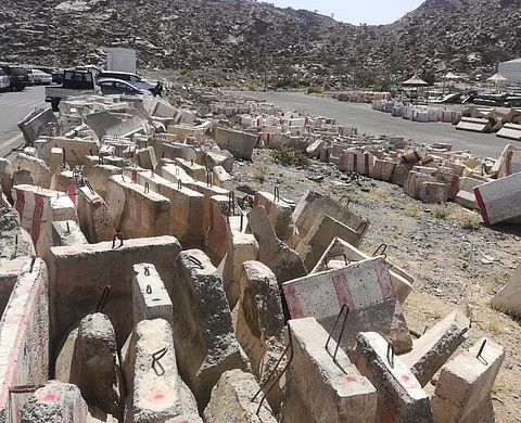 أمانة الطائف تزيل 1300 حاجز خرساني من الشوارع