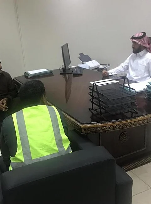 "عمل الرياض" ينهي دعوى جماعية لـ٤٤ عاملًا بالصلح