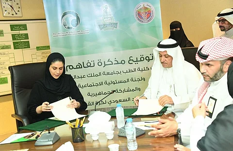 جامعة المؤسس واتحاد كرة القدم يثقفان الجماهير الرياضية صحيًا