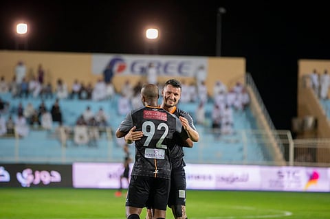 الشباب يعزز موقعه في المركز الثالث بنقاط الباطن