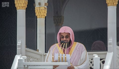 خطيب الحرم المكي: المغالون المتنطعون يقودهم غلوهم إلى التكفير فيستحلون بسببه دماء المعصومين