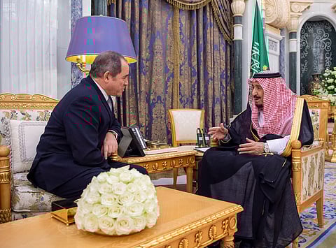 خادم الحرمين يستقبل وزير الشؤون الخارجية الجزائري