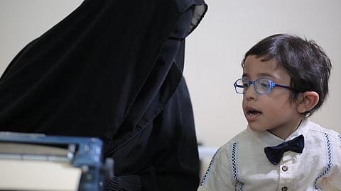 للكفاح عنوان.. "تحيّة" ذات الـ 63 ربيعًا تحتفي بالبكالوريوس مع أحفادها