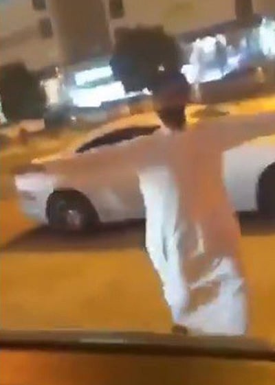 "انزلي أنا أبيك" بداية حادثة المتحرش بـ"فتاة الخبر" أثناء تواجدها بسيارتها