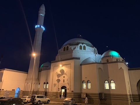 "مسجد الوادي"..هنا كانت أول صلاة جمعة في الإسلام.. اقرأ التفاصيل