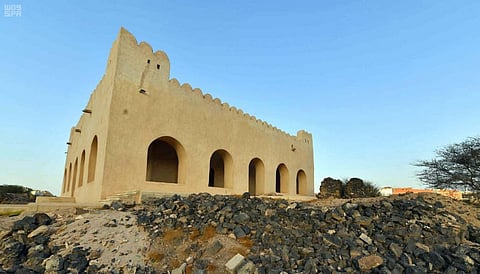 هذا قصر عروة بن الزبير .. "بمكان من العقيق أنيس بارد الظل طيّب الغدوات"