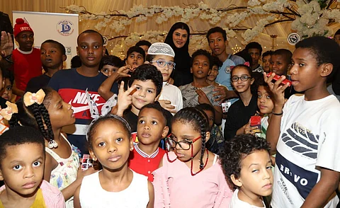 "دعاء بنت محمد".. سفيرة السلام بالأمم المتحدة ترسم البسمة على وجوه 300 طفل يتيم بجدة