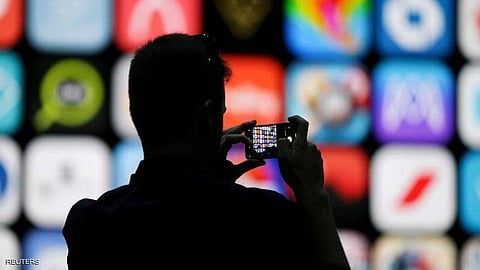 عدد مرعب من التطبيقات.. هكذا يتجسس عليك "آيفون" أثناء النوم