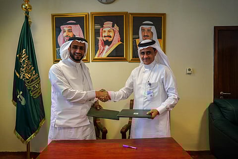 مذكرة تفاهم بين "الحج" و"الجمارك" لنقل أمتعة الحجاج من مطار جدة إلى مساكنهم