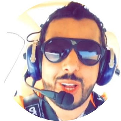 الطيار السعودي الفضل يعالج 150 حالة من فوبيا الطيران.. تعرف على قصته