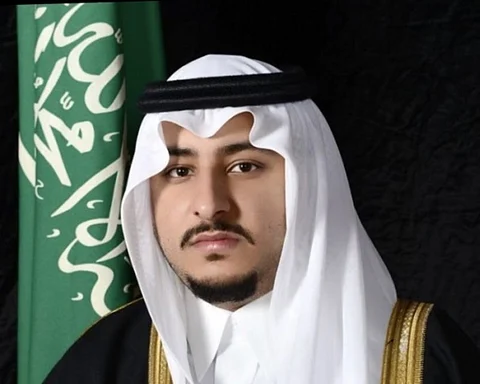 نائب أمير الجوف يعزي أسرة "النصيري" في وفاة والدتهم