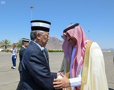 شاهد .. السلطان عبدالله يغادر المدينة المنوّرة