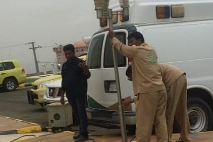 "صحة الباحة" تتجاوب مع "سبق" وتصلح أعمدة إنارة مستوصف القوارير