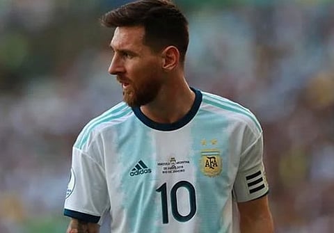 إيقاف "ميسي" ثلاثة أشهر عن اللعب وتغريمه 50 ألف دولار