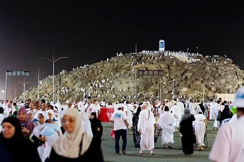 جبل الرحمة بعرفات.. من هذا المكان ألقى الرسول خطبة الوداع