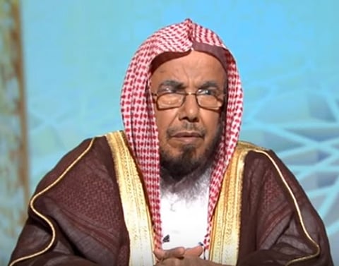 "المطلق": يجوز الرمي بعد طلوع الشمس.. وبعد الزوال هو الأفضل