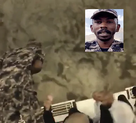 تكريم طالب عسكري رفض مبلغًا ماليًّا قدمته له حاجة في "منى"