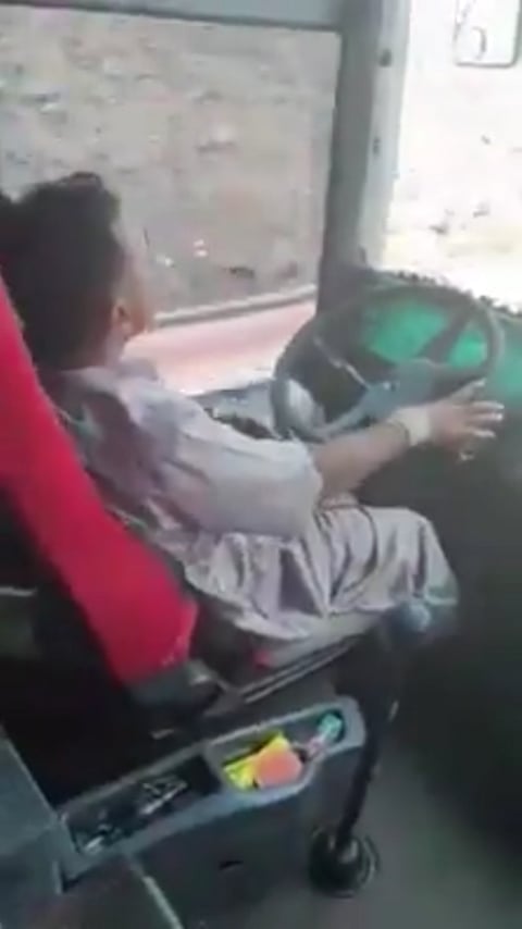 شرطة مكة المكرمة تقبض على سائق الحافلة في فيديو التصرفات غير الطبيعية