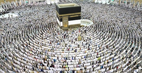 سرعة وكفاءة في الأداء.. الحجاج المغادرون يثمّنون الخدمات المقدمة لهم