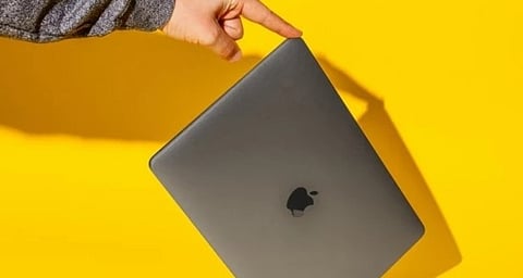 شركة طيران أسترالية تحظر "ماك بوك برو" على متن رحلاتها