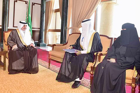 أمير تبوك يستقبل مدير "جستر" ويتسلم عضويتها الفخرية
