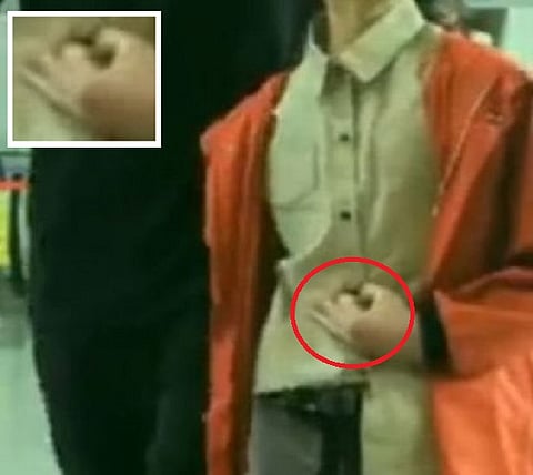 كيف أنقذت حركة بسيطة بأصابع اليد فتاةً صينية من خاطفها؟