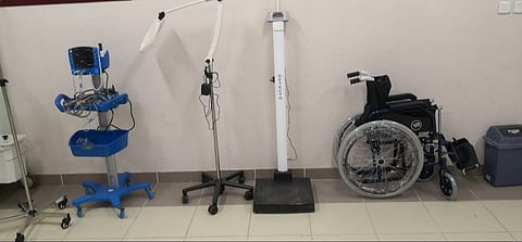 "تعليم مكة" يكشف سرّ وجود الأجهزة الطبية بإحدى المدارس الثانوية