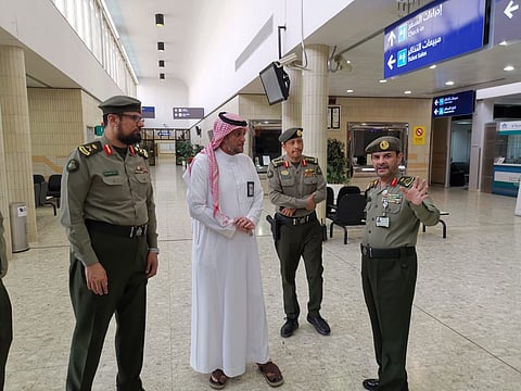 اللواء "المقبل" يتفقد جوازات منافذ ومطارات نجران