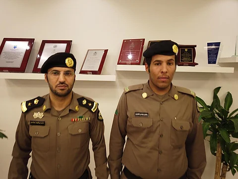بتوجيه مدير الأمن العام.. تكريم العريف المطيري لإخلاصه وتفانيه في شرطة الثمامة