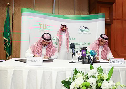 بحضور "الفيصل".. اتحاد الهجن يوقع مذكرة تفاهم مع جامعة الطائف