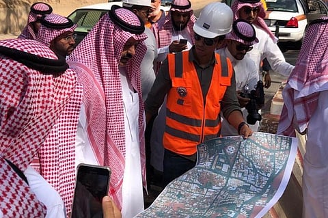 بالفيديو.. أمير حائل ونائبه يفاجئان مقاولي مشاريع الأمانة بزيارة تفقدية