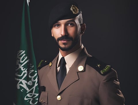 "الشمري" يحتفل بتخرجه "ملازم" من الكلية الأمنية