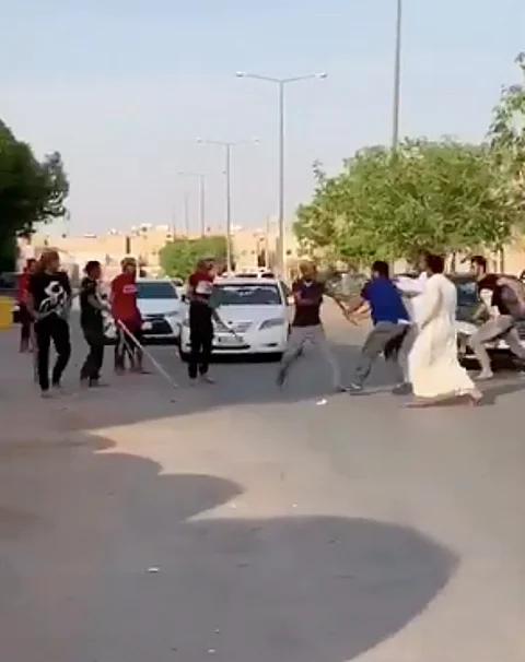 شرطة الرياض تعلن القبض على ١٢ سورياً شاركوا في مشاجرة جماعية بـ "فيديو متداول"