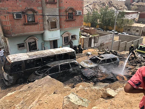 إخماد حريق سيارات جدة.. والأدلة الجنائية ترفع البصمات