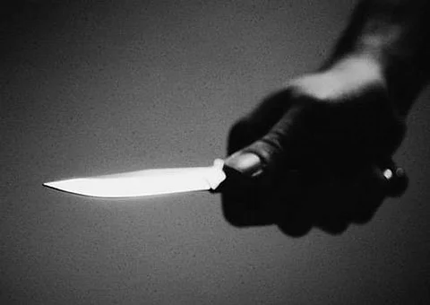 طعنة خطيرة لشاب بمول في تبوك و"مسعف الصدفة" ينقذ الموقف