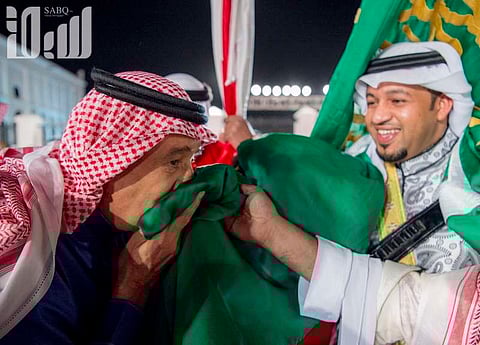 "العَلَم الوطني".. رفعه بضوابط.. وعقوبة إهانته السجن والغرامة.. وفي هذه الحالة يجوز "حرقه"