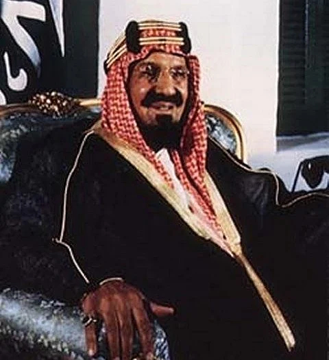 أُطلقت على الملك عبدالعزيز ألقاب قادة عظام.. فما القواسم المشتركة التي جمعته بهم؟