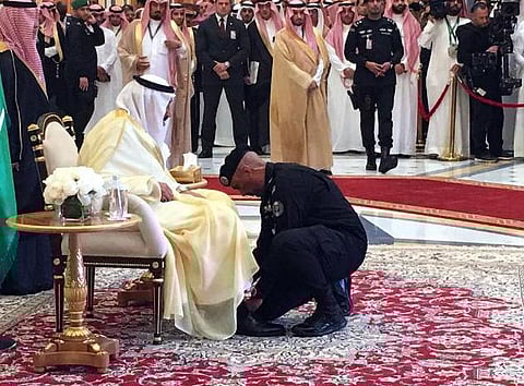 مشاهد لا تُنسى بين "الفغم" وخادم الحرمين.. يقظة وأمانة وعلاقة أبوية خاصة
