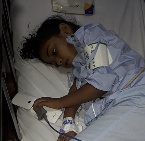 والد طفلة السرطان "زينب" يناشد: دعوها بـ "شميسي الرياض" حتى قرار اللجنة