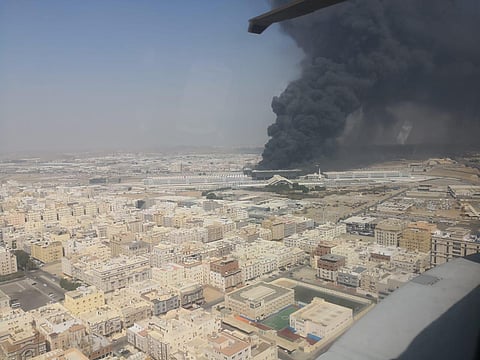 شاهد.. "طيران الأمن" يشارك في مكافحة حريق محطة القطار وينقذ عددًا من الأشخاص