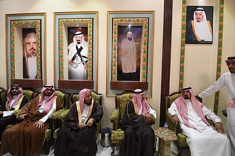 بالصور.. "سبق" في منزل "الفغم".. ومئات المعزين من الأمراء والمشايخ والمسؤولين والمواطنين