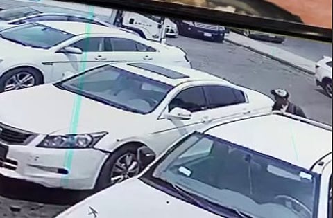 مصادر: الأمن يقبض على سارق السيارة في فيديو متداوَل
