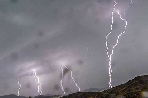 بداية أسبوع ماطرة بجازان والباحة .. "الأرصاد" تنبّه و"المدني" تحذّر