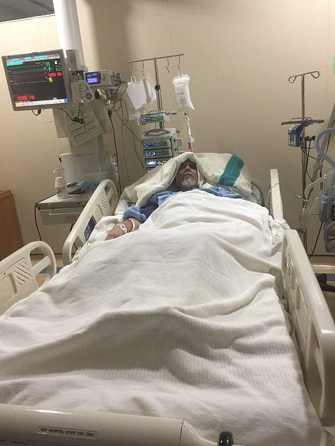 ورم في المخ يُدخل ستينيًّا في غيبوبة وذووه يناشدون بالعلاج